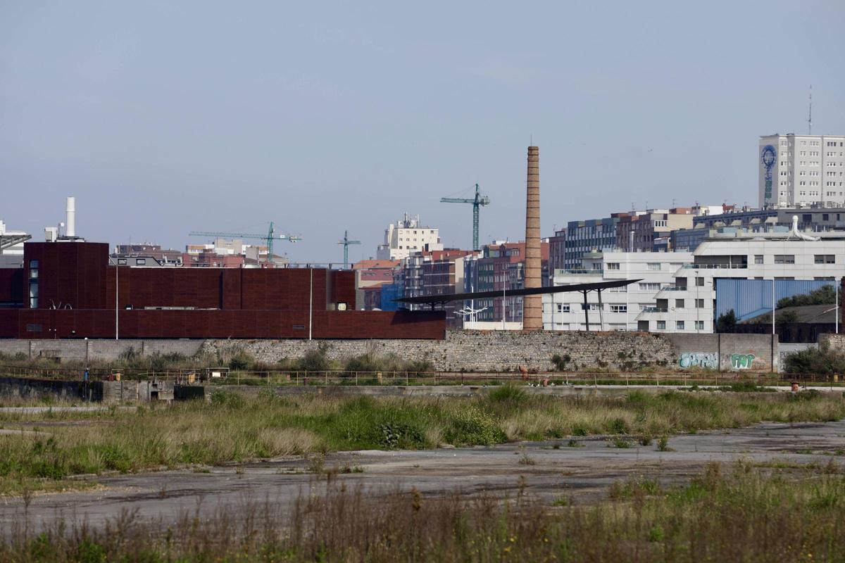 Una vista de los terrenos de Naval Gijón.