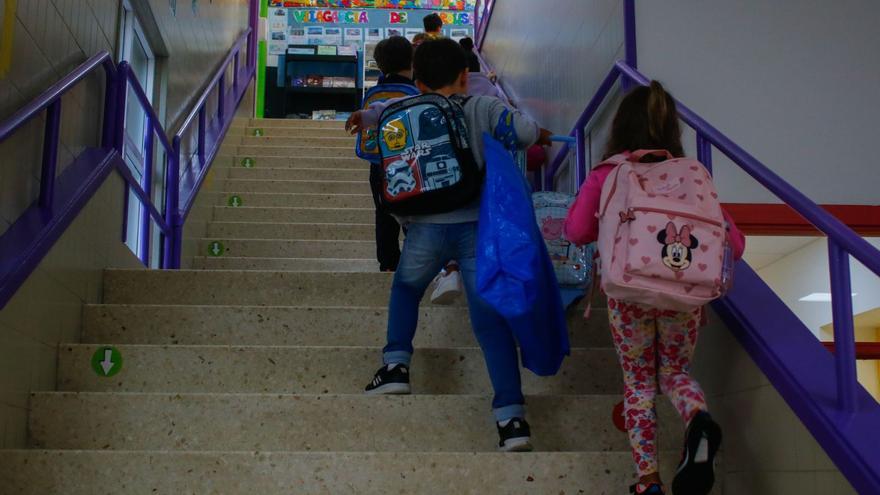 El bullicio de 15.000 alumnos retorna a los centros educativos de O Salnés y Ullán