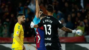 Álvaro Valles acabó expulsado en el duelo ante el Barça