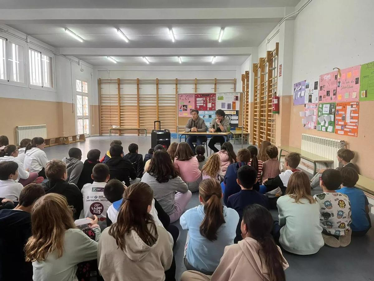 Charla en el colegio Jose Maria Pemán de Puente Genil por el Día del Flamenco.