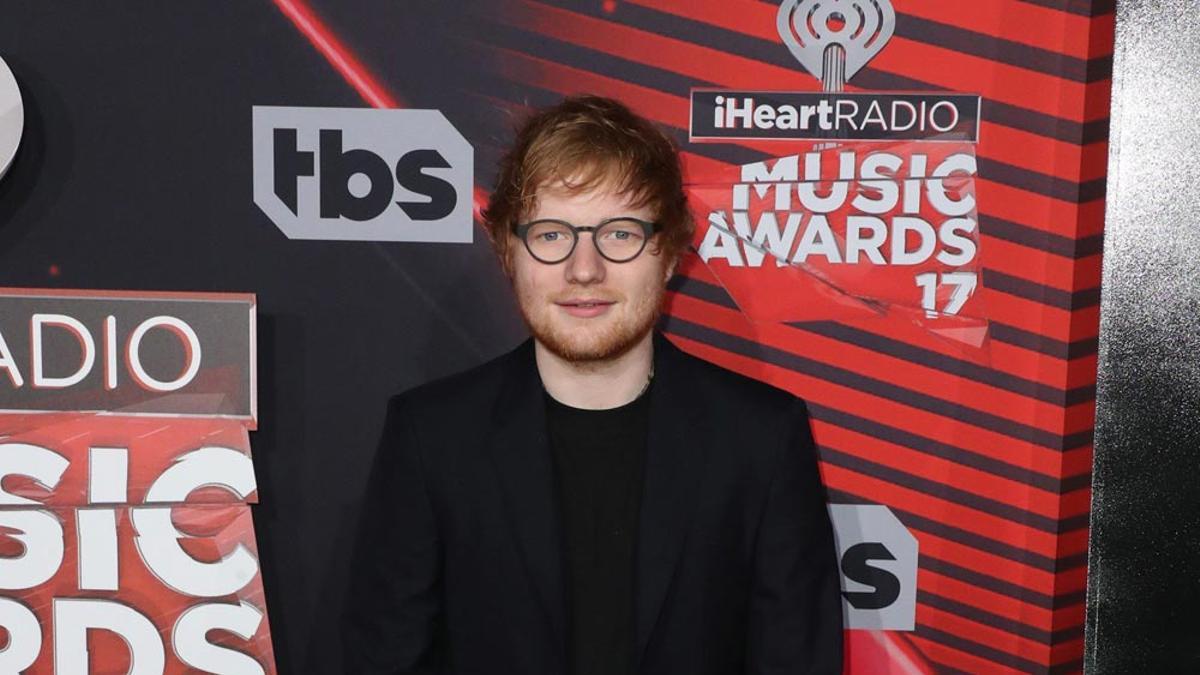 Premios iHeartRadio 2017: Ed Sheeran con unas bambas de 2003