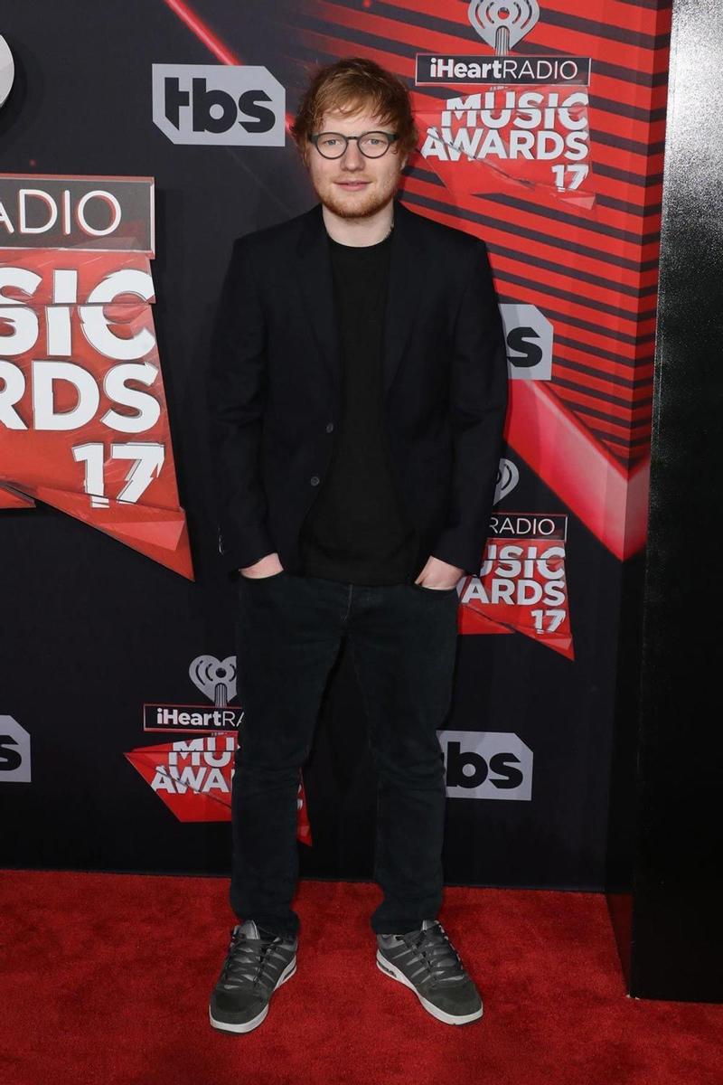 Premios iHeartRadio 2017: Ed Sheeran con unas bambas de 2003