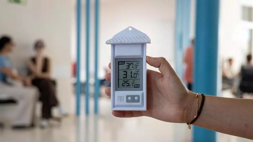 Las salas de espera de algunos centros de salud de Zaragoza superan los 30 grados.