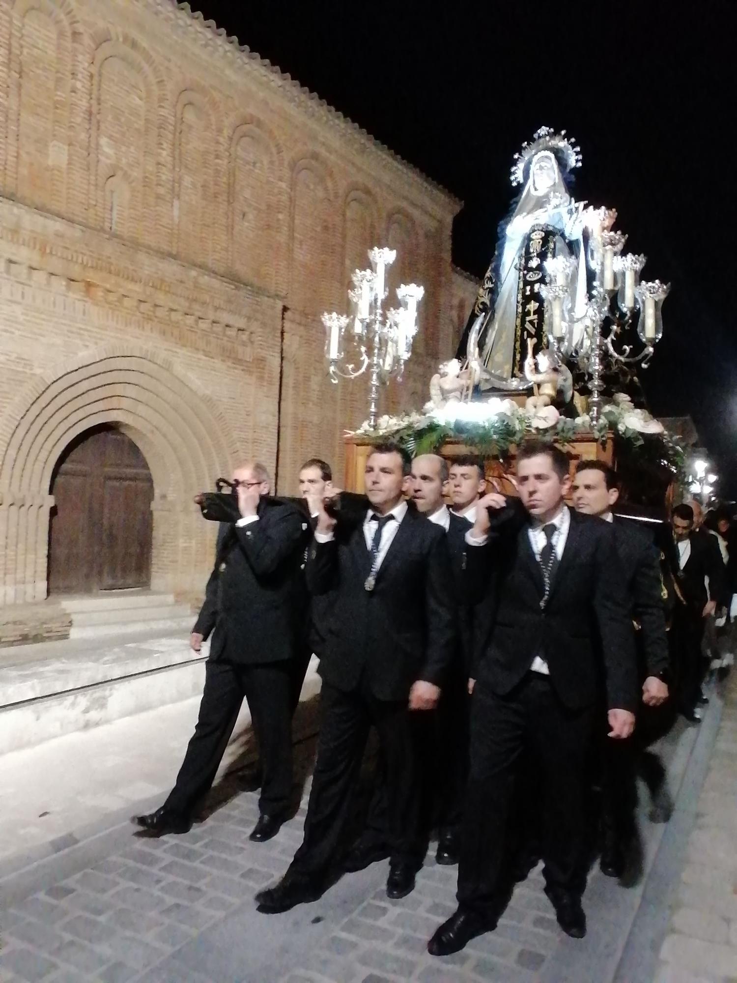 Toro arropa a la Virgen de los Dolores