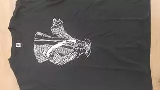 Los usuarios de la biblioteca de Xàtiva recibirán una camiseta de Felipe V cabeza abajo