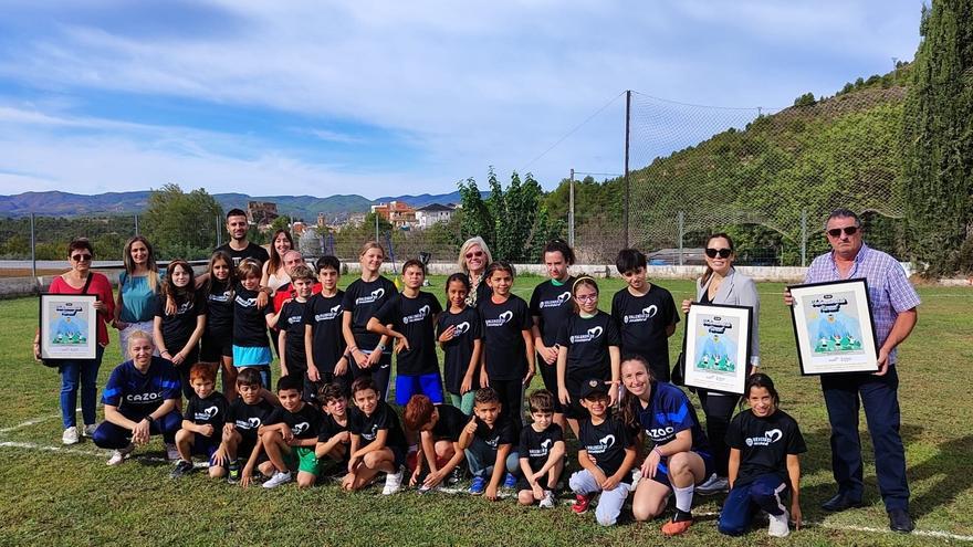 Los alumnos de Sot de Ferrer disfrutan jugando a fútbol en Castellnovo