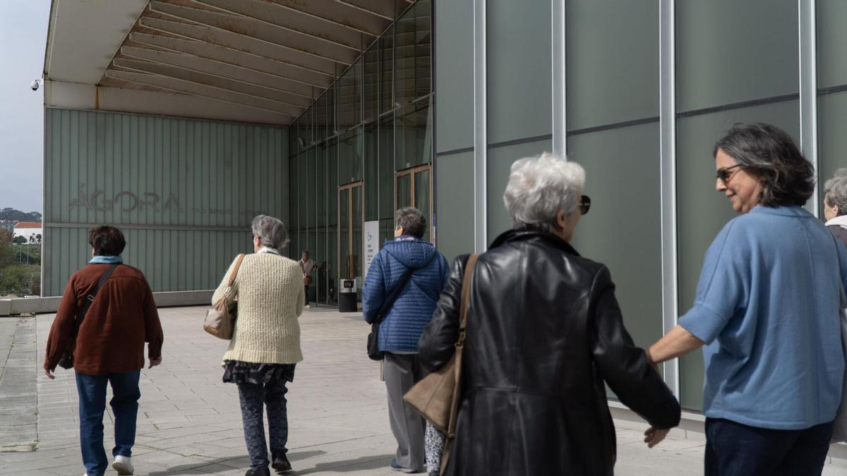 Cerca de 4.000 usuarios recuperan las clases de Lecer con un contrato temporal: "La alegría de la vuelta no borra las heridas de estos meses"