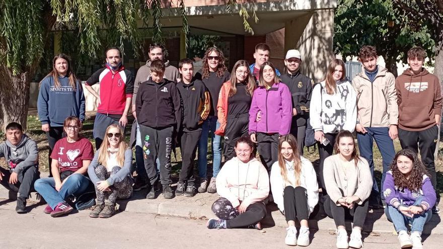 Unos treinta jóvenes de entre 12 y 35 años de la Comarca Campo de Belchite participaron en la tercera edición del encuentro Buenas Migas. | SERVICIO ESPECIAL
