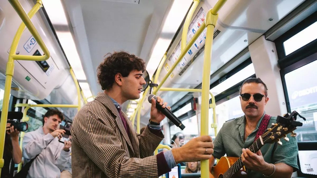 ¿Un concierto en directo dentro de un autobús por las calles de Madrid?