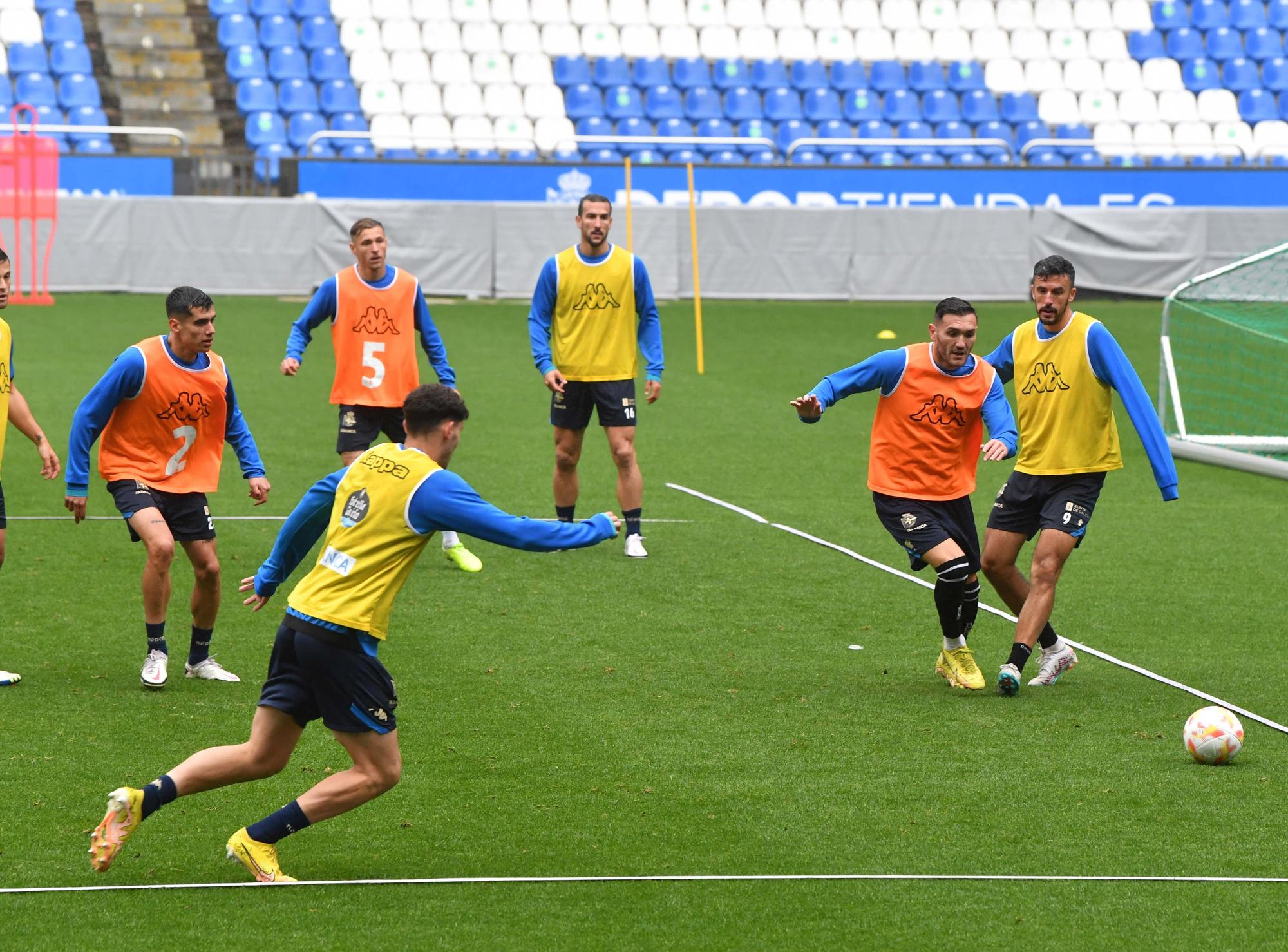 El Dépor entrena en Riazor para preparar el derbi de A Malata