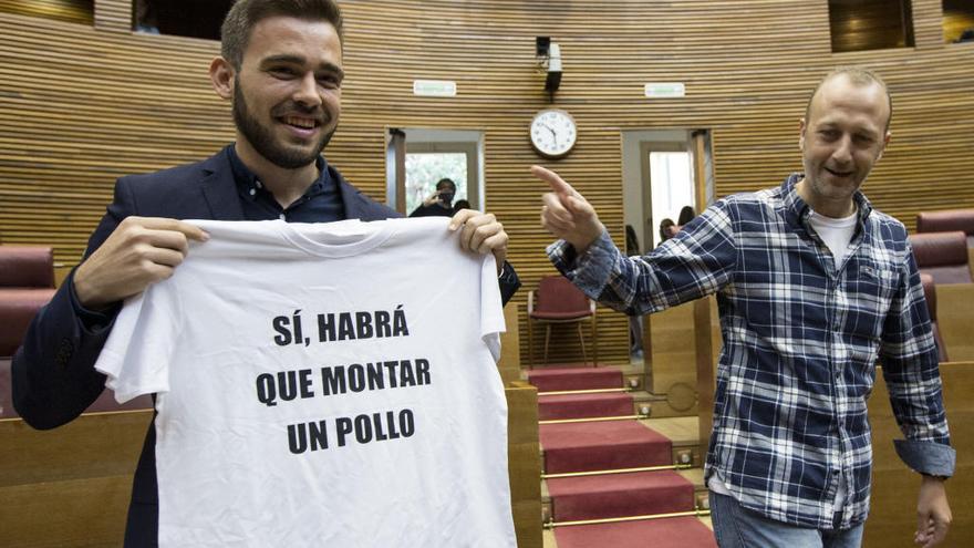 Fran Ferri con la camiseta regalo de Alexis Mari.