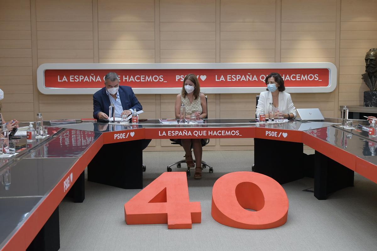 El PSOE redobla la pressió sobre el PP per desfer el bloqueig institucional