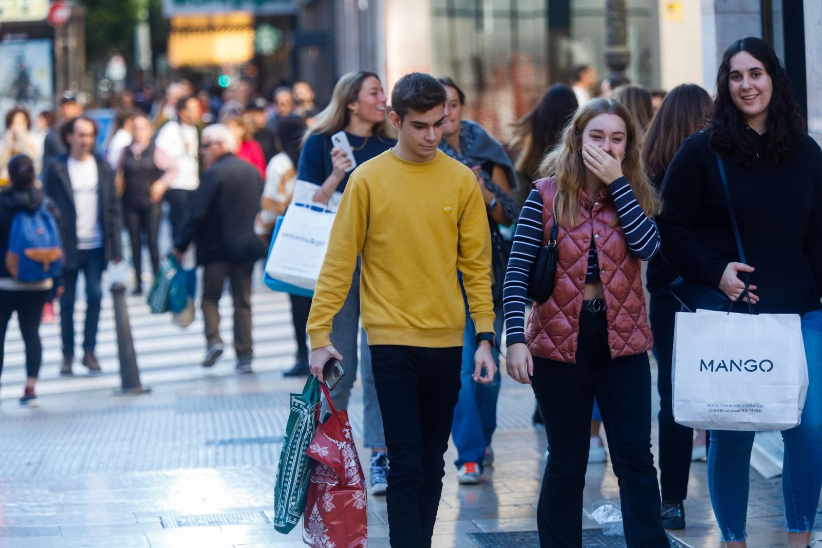 València, a rebosar con las compras de última hora