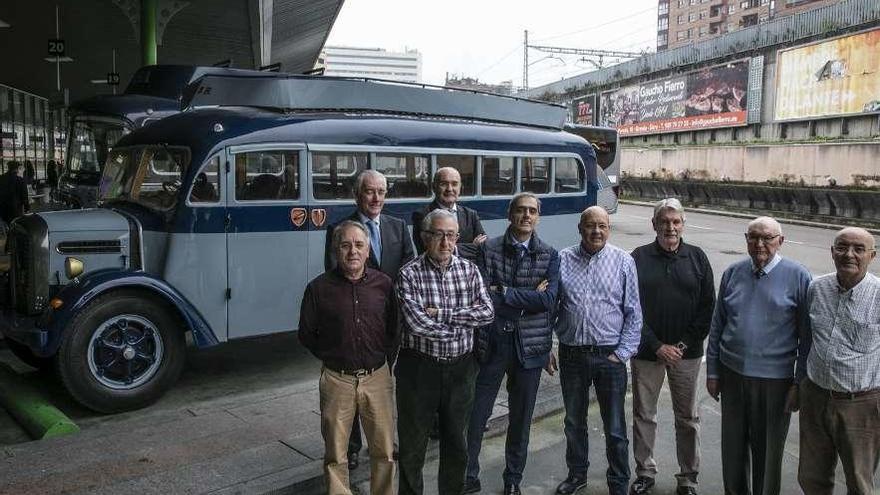 Por la izquierda, Dimas Canella, Javier Carbajo, Claudio Mateo, José María Pérez, Jacobo Cosmen, José Manuel Valle, José Antonio V. Quintana, Sandalio Díaz y Luis Homapanera.