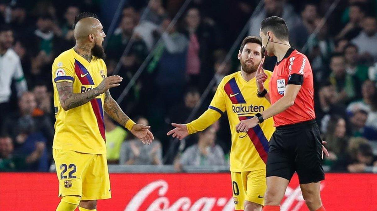 Leo Messi fue víctima directa de los errores de Sánchez Martínez