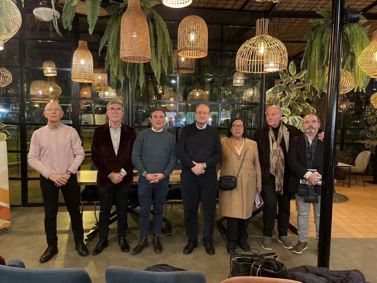 Presentación del ciclo de poesía en el Mercado Victoria