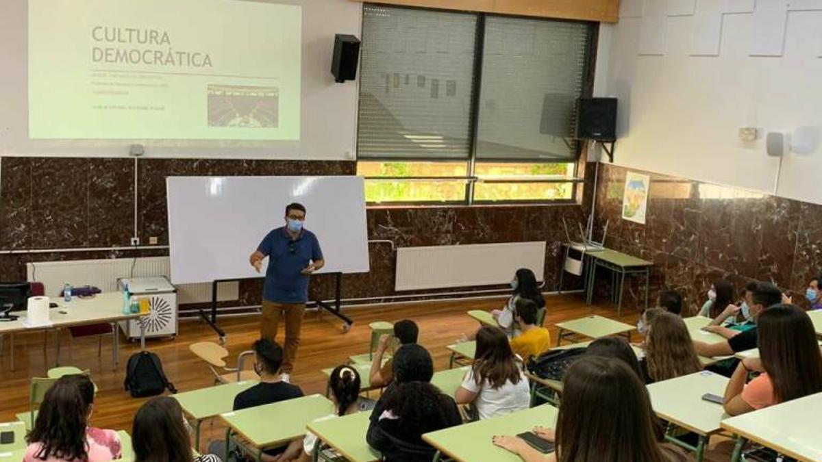 Una clase del IES Enric Valor, en imagen de archivo.