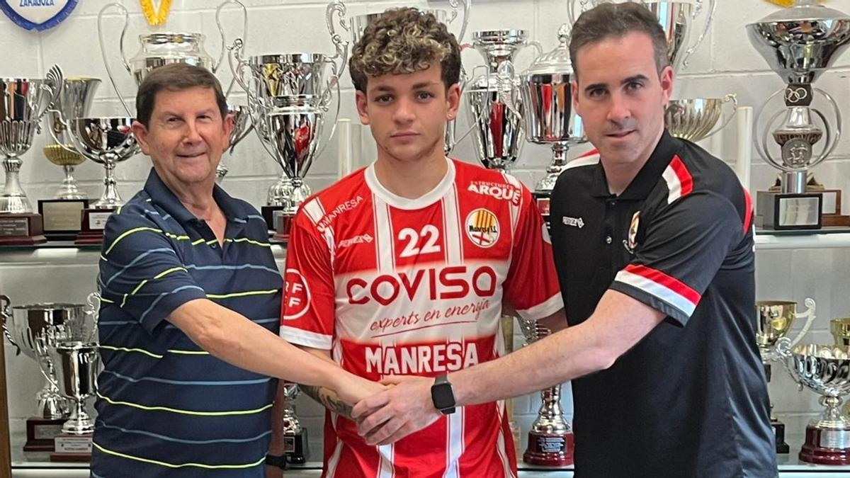 Dídac Martínez, amb el vicepresident Francesc Mañosa i l'entrenador Xavier Santaella