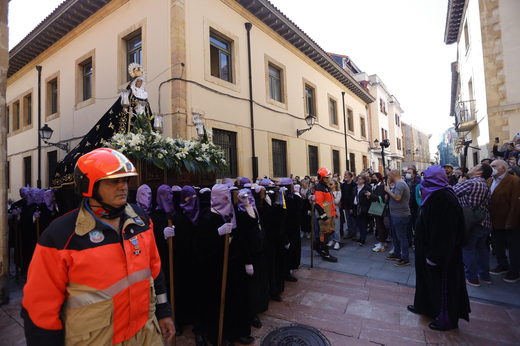 EN IMÁGENES: Así fue la procesión de la Soledad en la Semana Santa de Oviedo