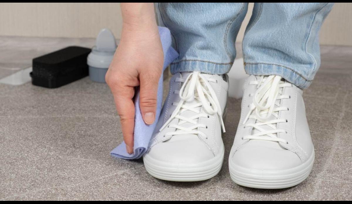 Cómo limpiar las zapatillas blancas para que parezcan nuevas - LAlqueria