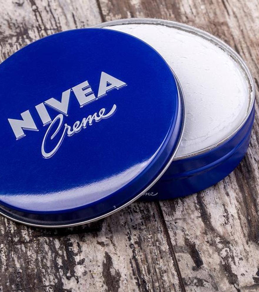 Adiós a la ducha de la mañana, la tendencia con Nivea que rejuvenece el rostro en un solo lavado