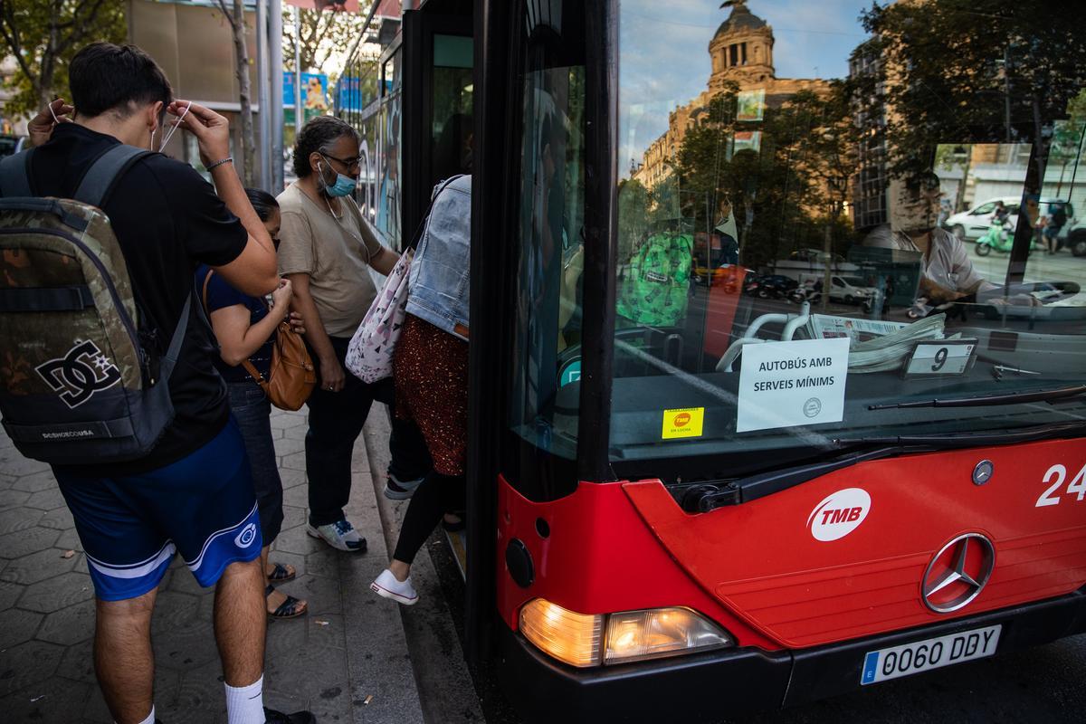 Primer día de huelga de autobuses en Barcelona