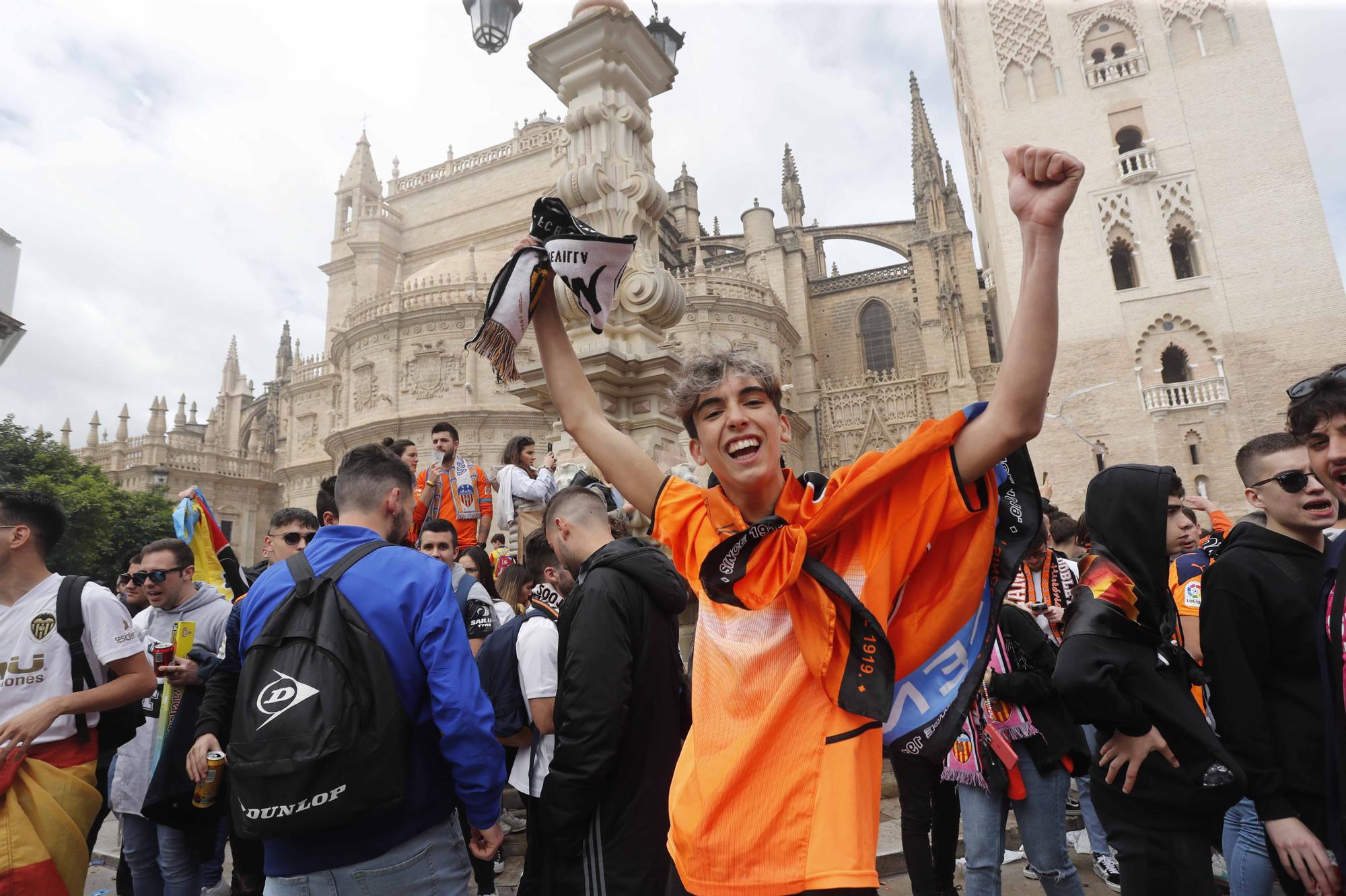 La afición valencianista toma Sevilla