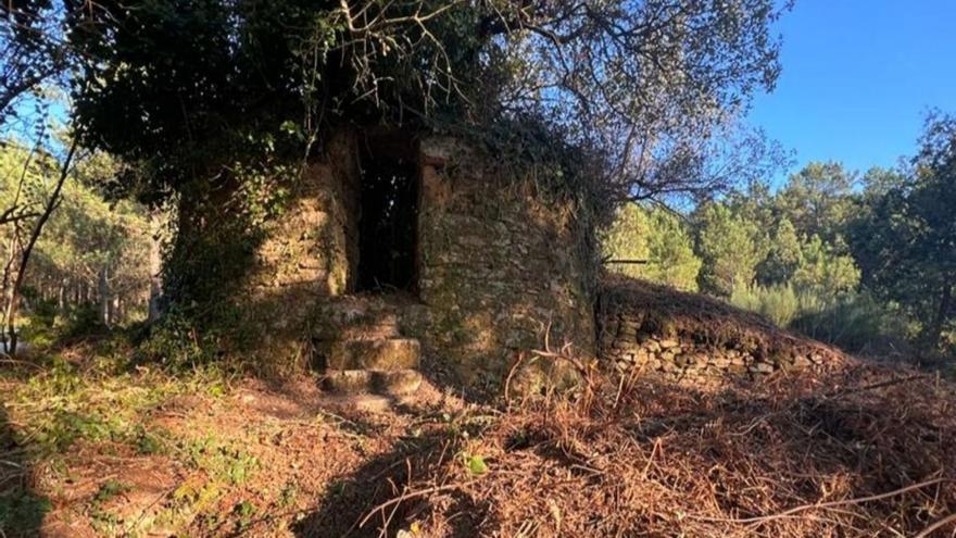 Las construcciones llevan abandonadas desde mediados del siglo pasado.  | // FDV