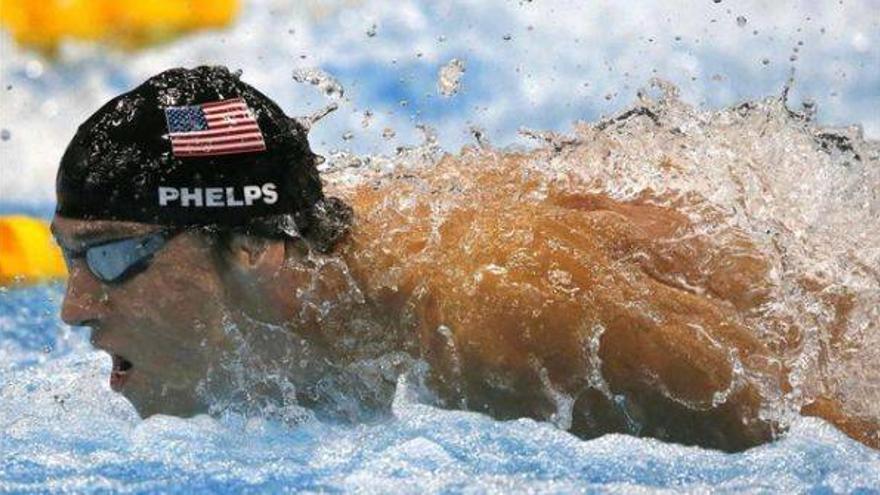 Phelps vuelve a entrenarse y planea competir