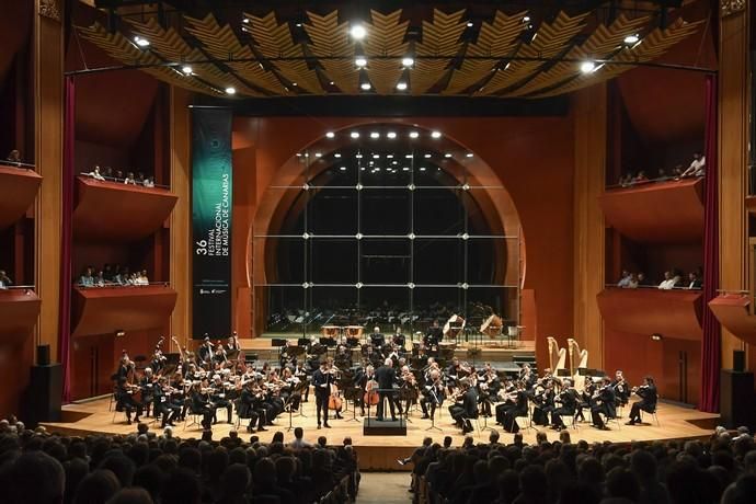 08-02-20 GENTE Y CULTURA. AUDITORIO ALFREDO KRAUS. LAS PALMAS DE GRAN CANARIA. Clausura del 36 Festival de Música de Canarias. Christoph Eschenbach dirige a la Orquesta de París con el joven violinista sueco Daniel Lozakovich.    Fotos: Juan Castro.  | 08/02/2020 | Fotógrafo: Juan Carlos Castro