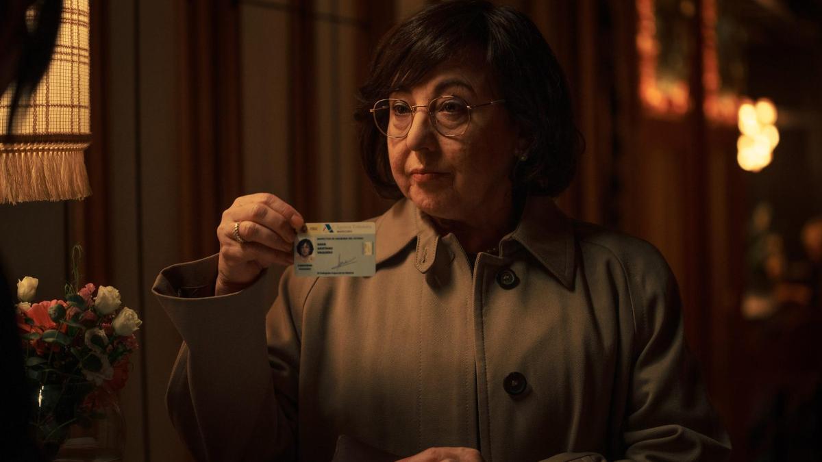 Carmen Machi caracterizada como Sara en 'Celeste', la serie de Movistar Plus+ inspirada en el caso de Shakira vs Hacienda.