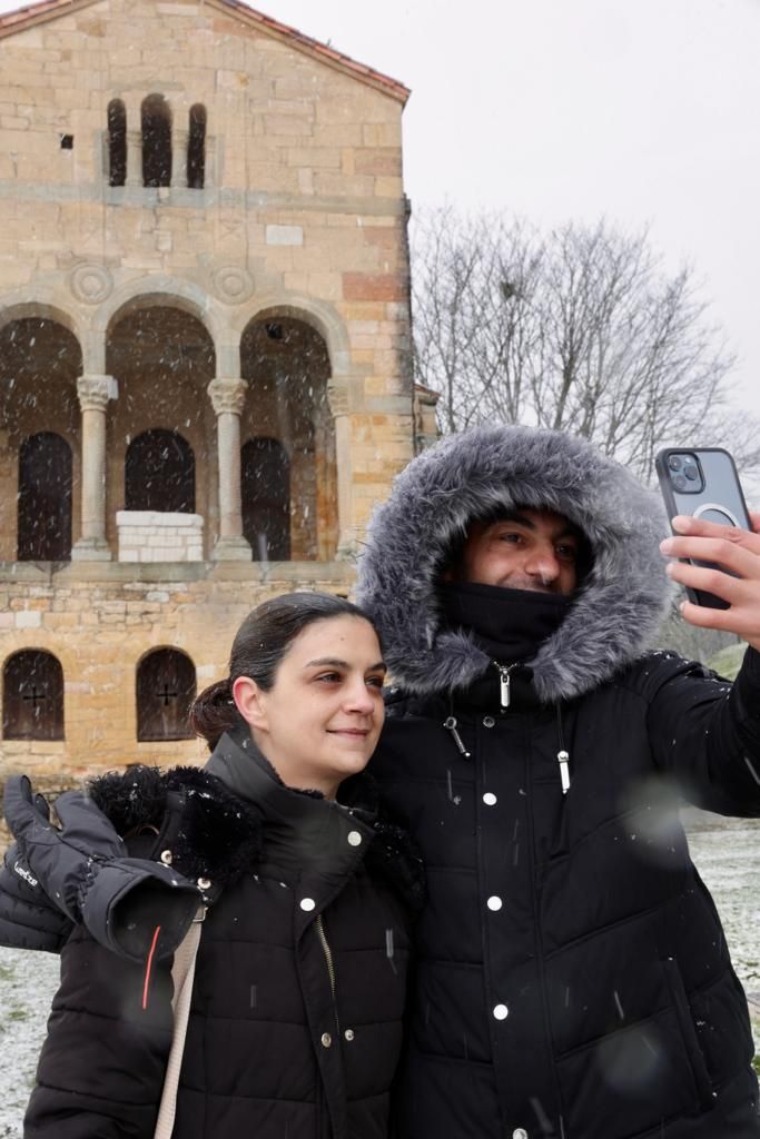 EN IMÁGENES: La borrasca Juliette lleva la nieve casi hasta la costa en Asturias