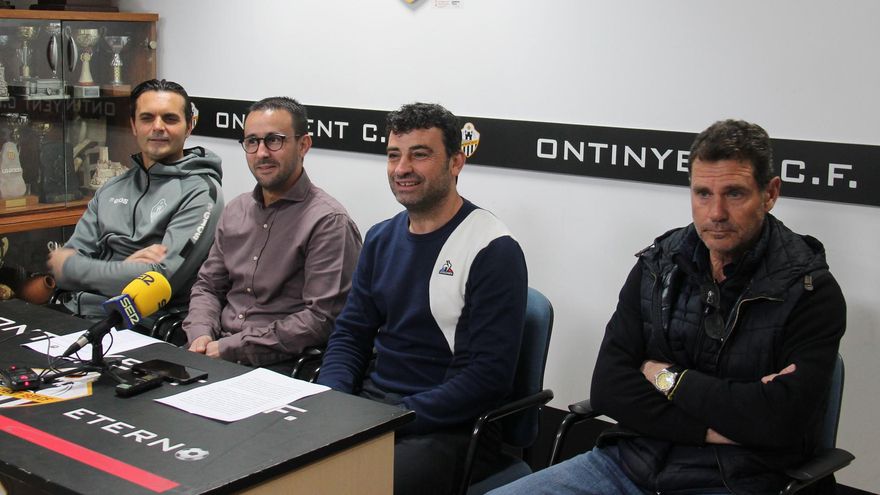El Ontinyent 1931 CF y el CDEB Ontinyent renuevan el convenio para potenciar el fútbol en la ciudad