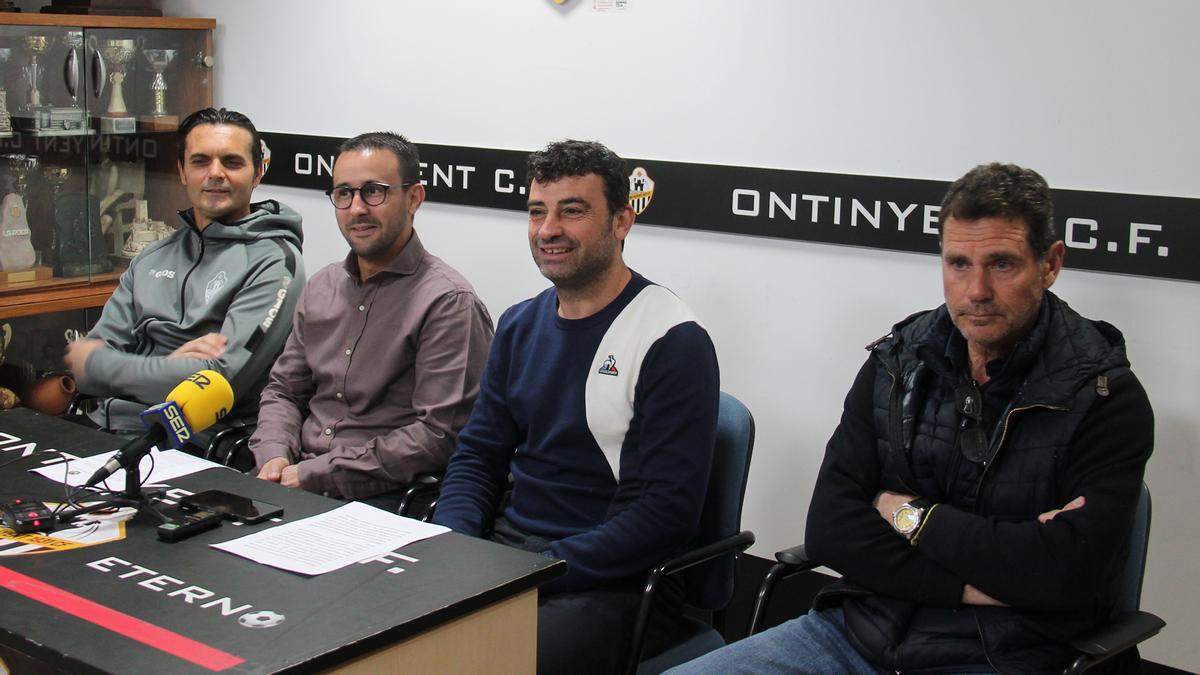 Firma del convenio entre el Ontinyent 1931 y el CDEB Ontinyent.