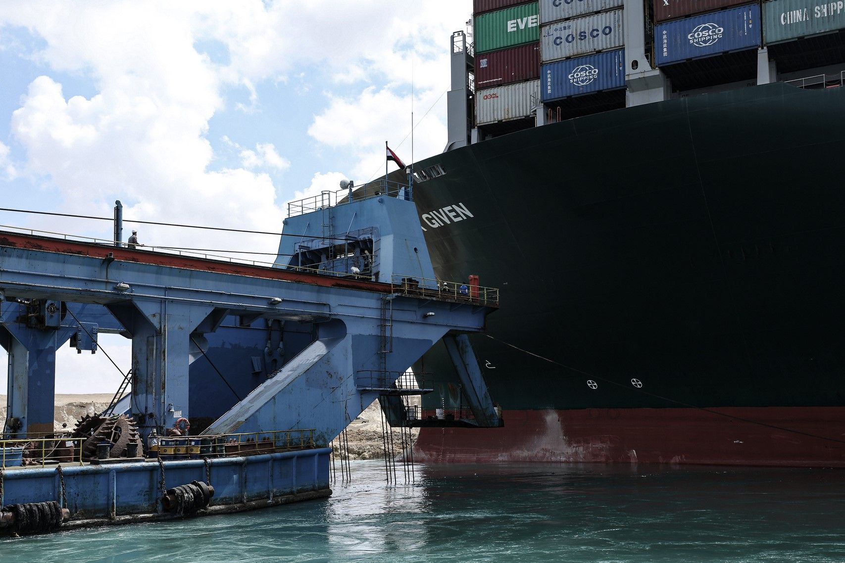 El canal de Suez, bloqueado por un carguero