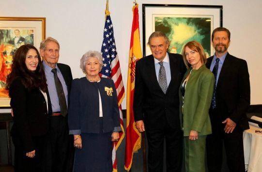 Petra Rodríguez recibe la Orden de Isabel la Catól