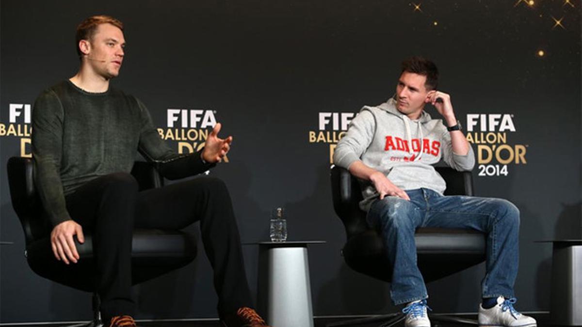 Neuer, junto a Messi en la rueda de prensa del Balón de Oro