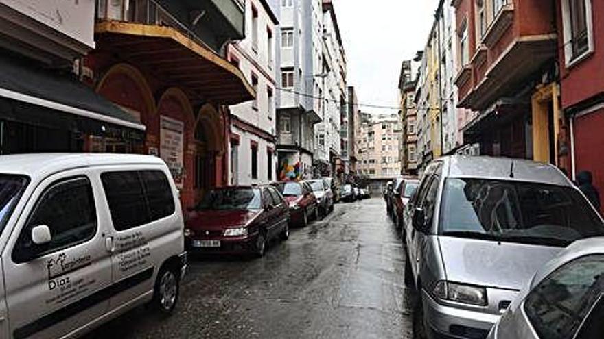 Vehículos aparcados en la calle San José.