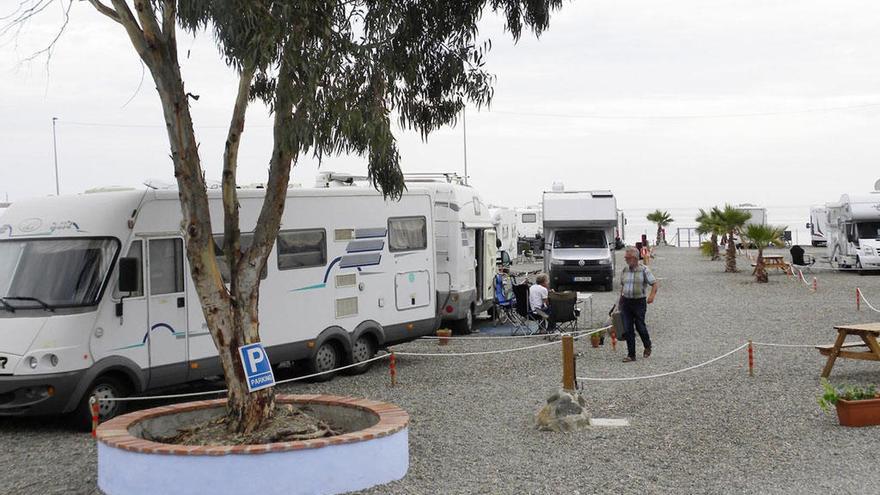 Las autocaravanas han permitido romper con la estacionalidad turística en La Cala del Moral.