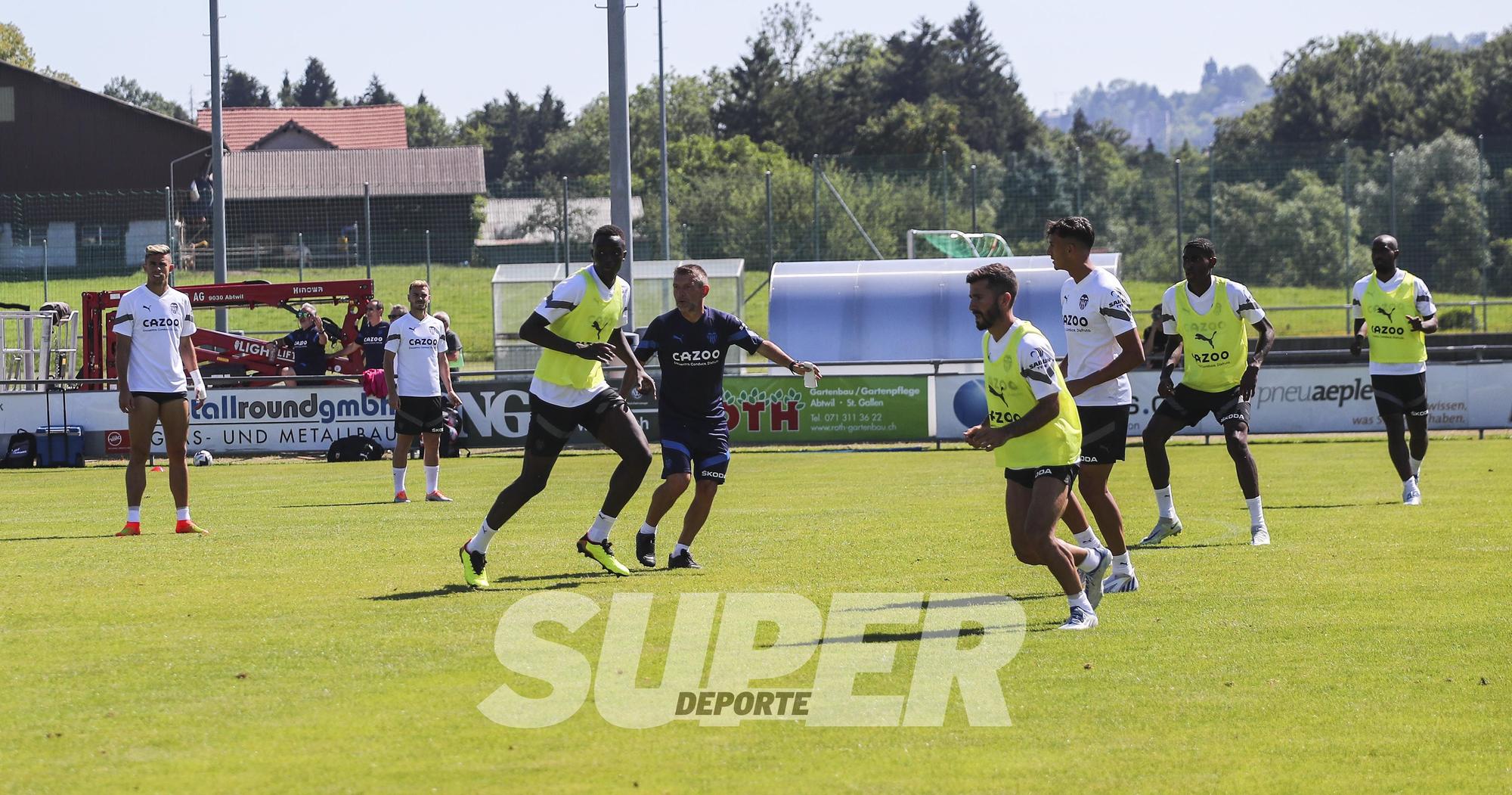 Entrenamiento matutino del Valencia CF en Suiza