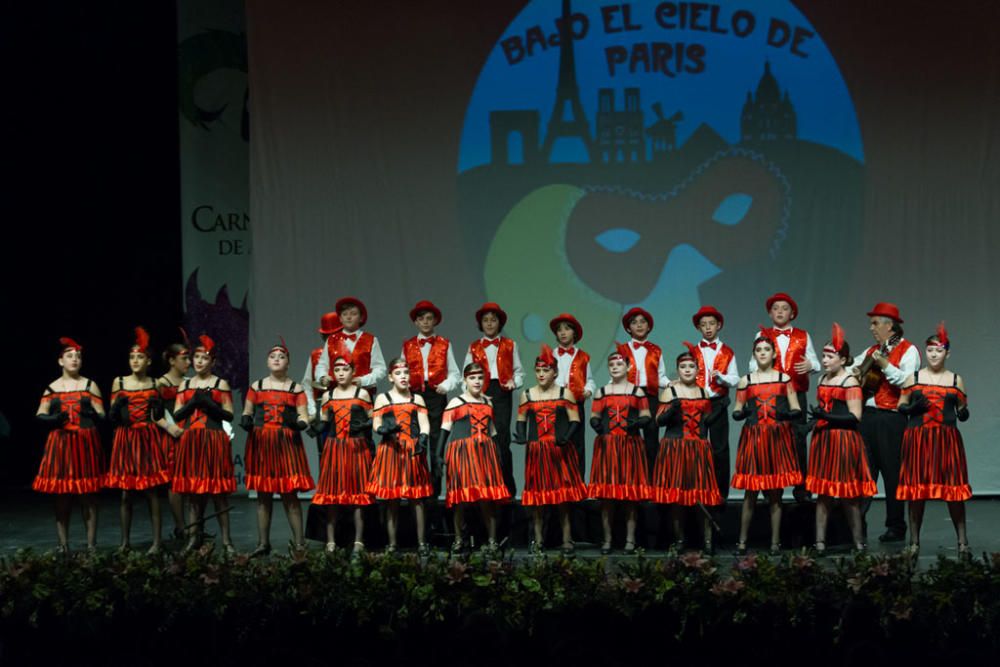 La agrupación infantil 'Bajo el cielo de París'.