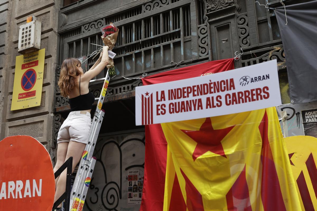 La CUP y otras organizaciones independentistas convocan manifestación con motivo de la Diada en Barcelona, que culmina con un acto político en la plaza Comercial, en el barrio del Born. 