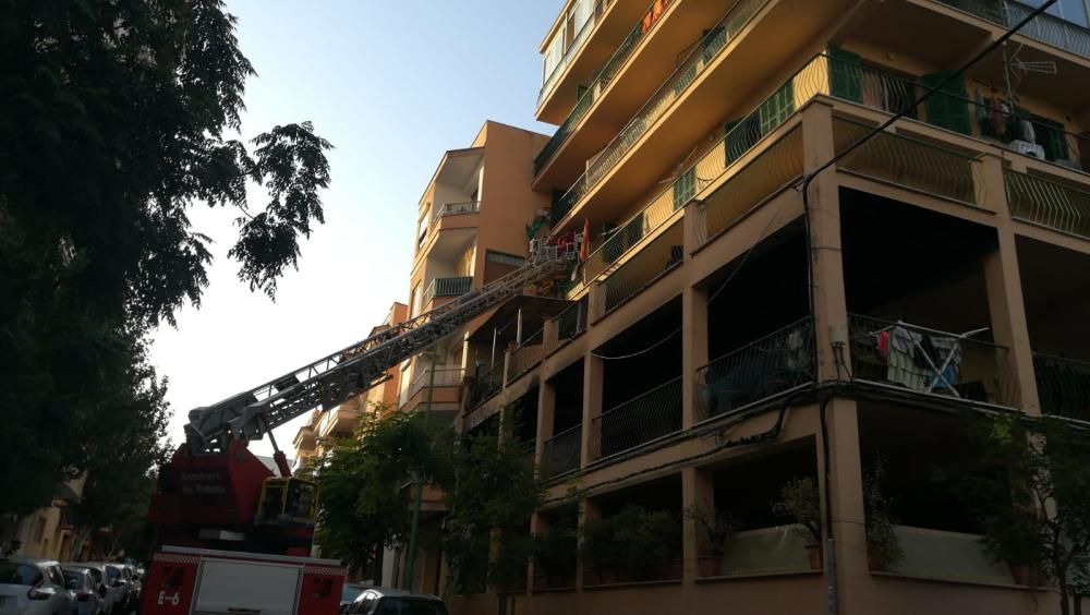 Cinco heridos, uno muy grave, en un incendio en s'Arenal de Llucmajor