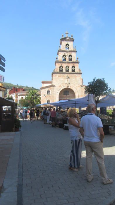 Ambiente en "la plaza" de Cangas de Onís.