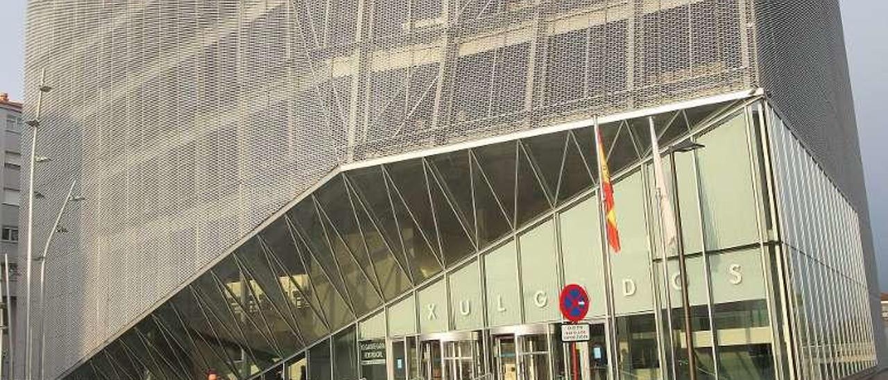 Fachada principal del nuevo edificio judicial de Ourense. // Iñaki Osorio