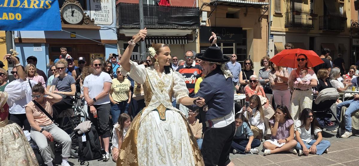 Berta y la corte protagonizaron la dansà de Doctor Collado