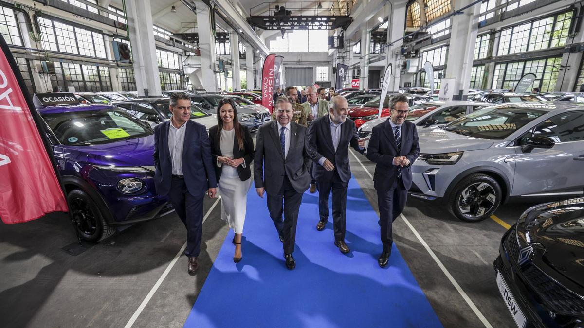 Fábrica de La Vega. Inauguración de la feria del automóvil