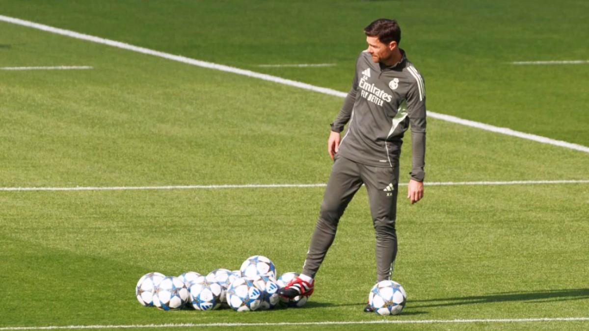 Xabi Alonso en un entrenamiento del Real Madrid