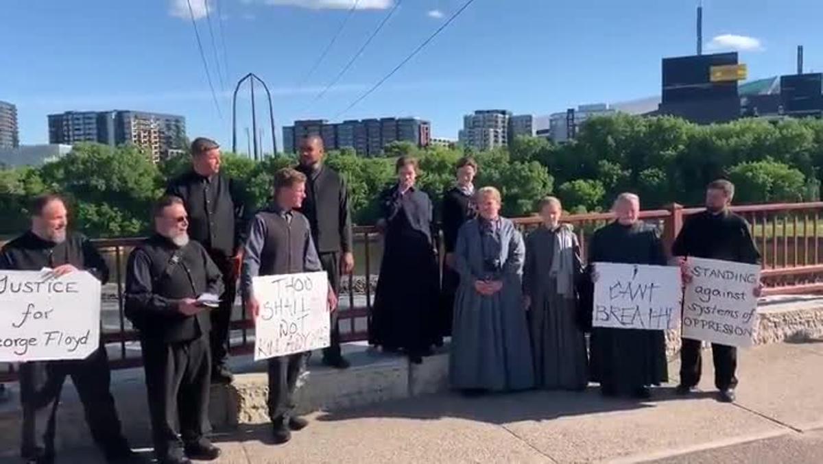 Los Amish han viajado a Minneápolis para manifestarse contra la violencia policial