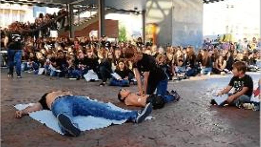 &quot;Flashmob&quot; per la reanimació cardiopulmonar